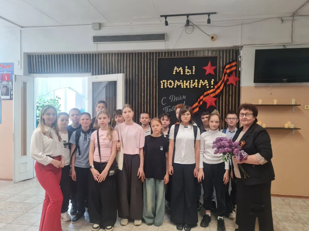 🌷 5Д класс на Аллее Славы: память, уважение и новые знания  Учащиеся 5Д класса  посетили Аллею Славы