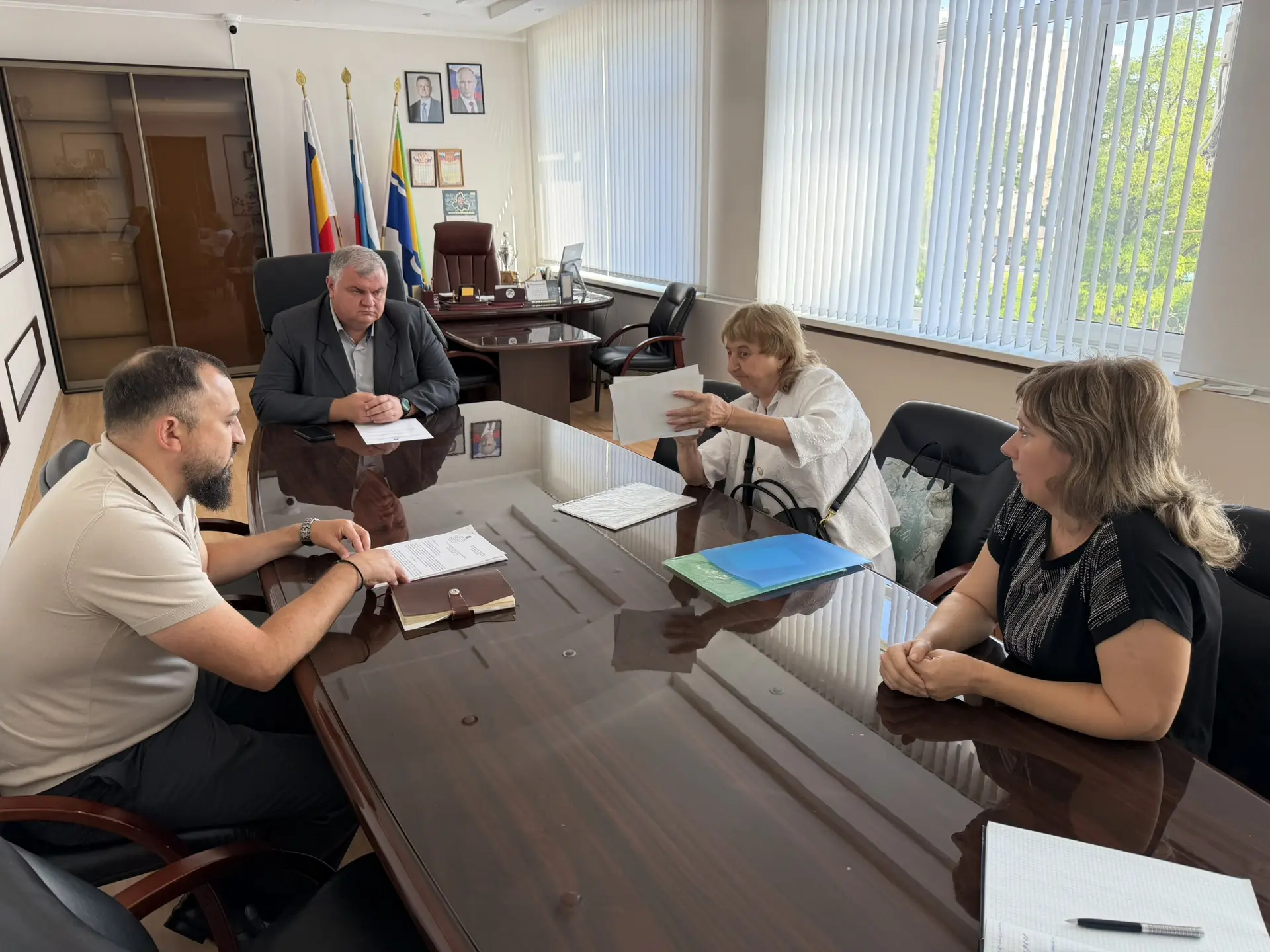 Провёл очередной приём граждан. Вопросы, с которыми обратились заявители касались неско...