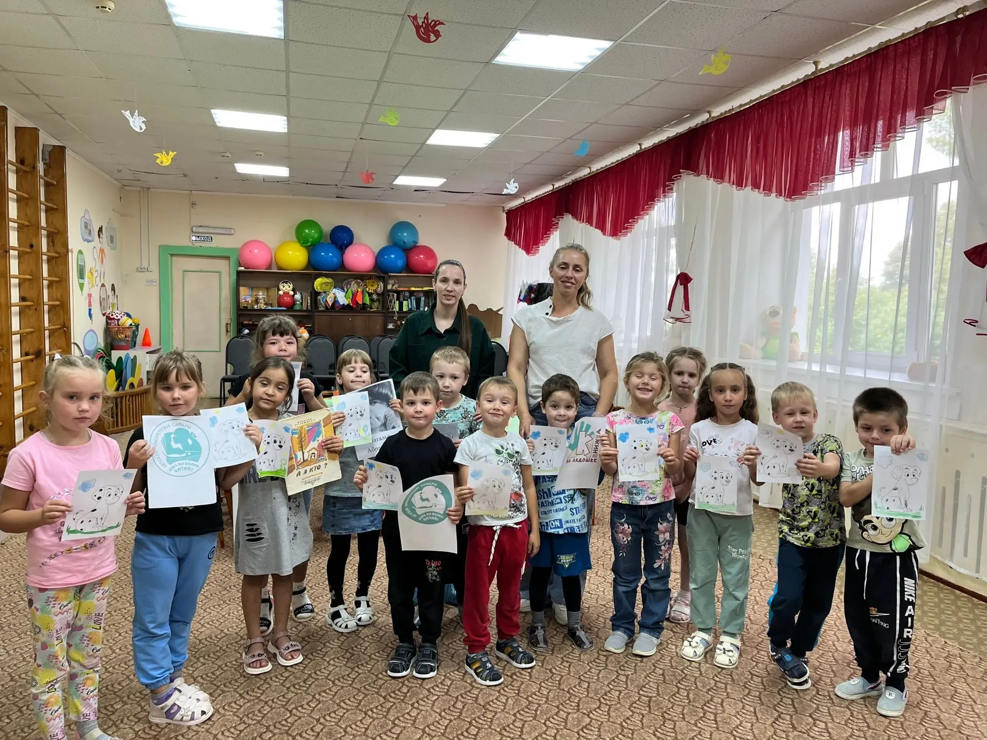 Сегодня ребята старшей группы приняли участие в акции «Книжка на ладошке». В наш детски...