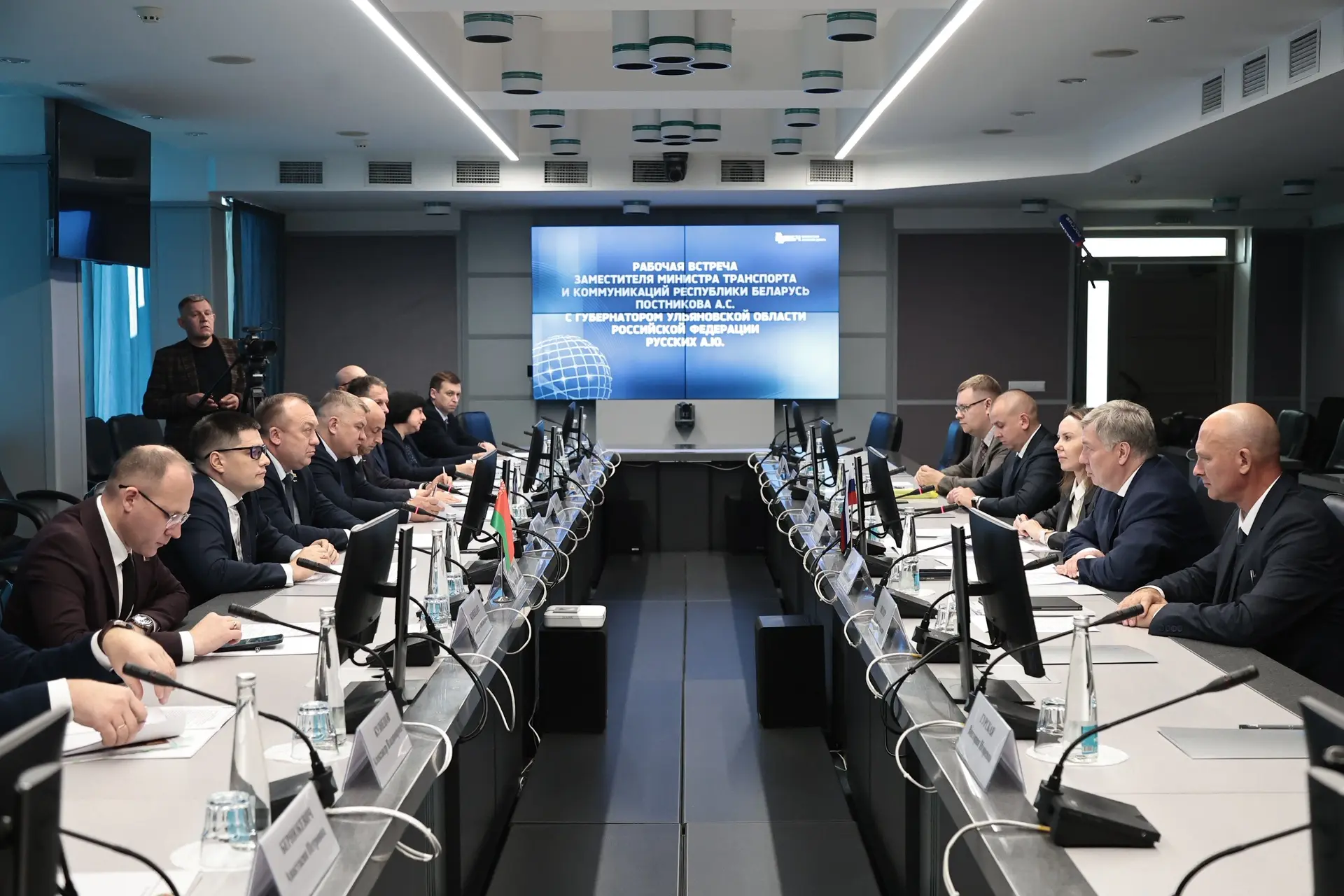 В Беларусь со мной приехала команда руководителей порядка 25 предприятий.