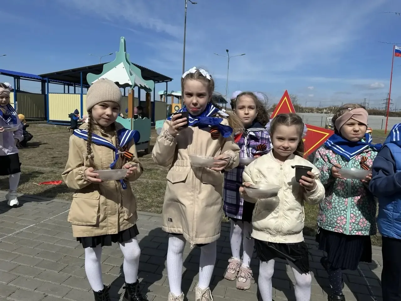 В рамках патриотического фестиваля «Победная Весна» в ДОУ состоялся праздничный парад.
