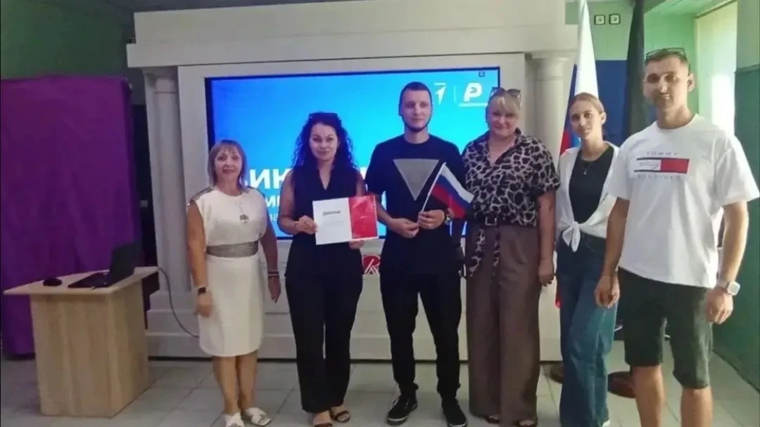 🇷🇺 В рамках Всероссийской акции «Цвета Родины», приуроченной к празднованию Дня Госуд...