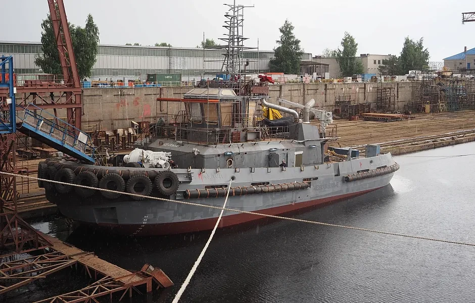 Новый ледовый буксир «Кулой» спущен на воду в Татарстане