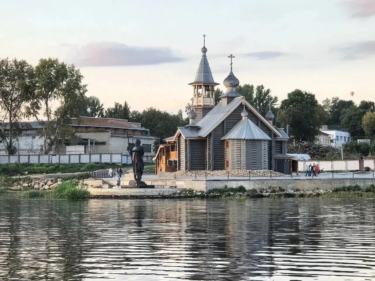 Вечерняя прогулка по Волге и виды Костромы с воды😊