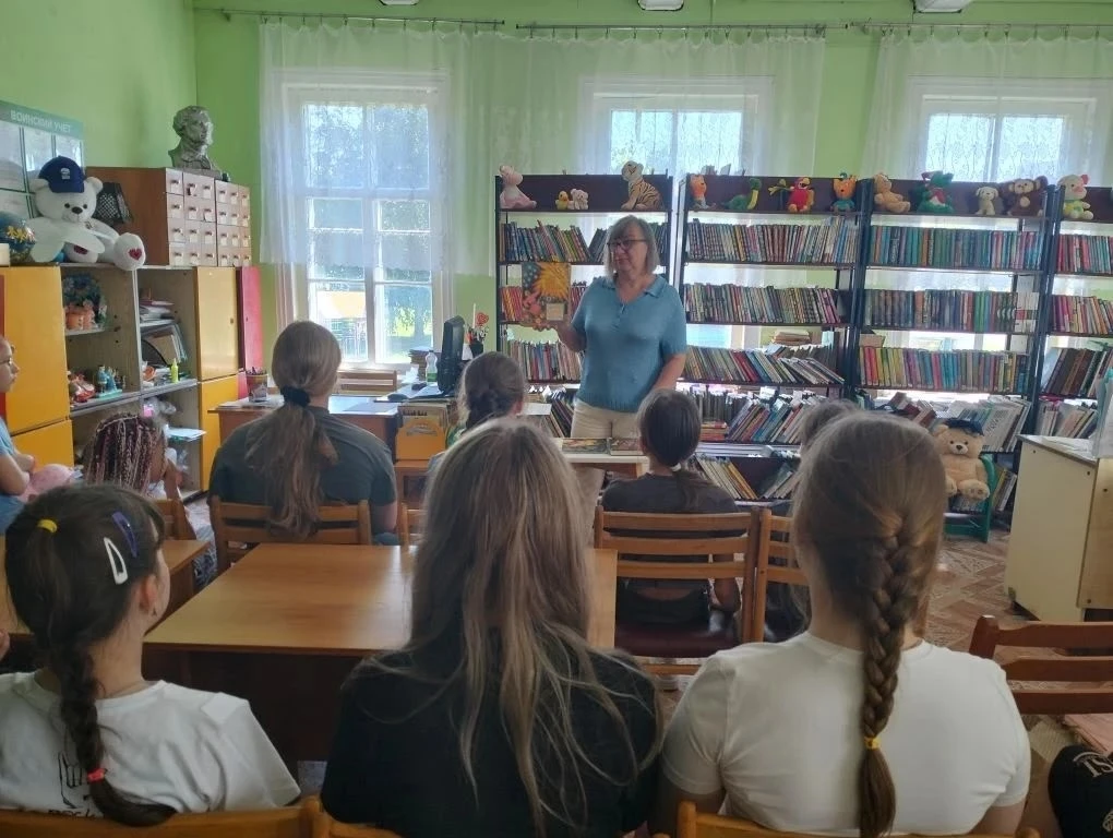 1 июля для ребят из пришкольного лагеря в Детской библиотеке прошло литературное путешествие с масте