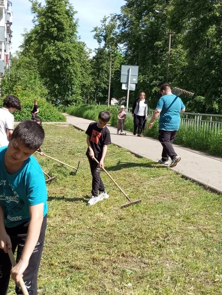 3 июня ученики МОУ «Средняя школа №14» в рамках работы летнего трудового лагеря приняли участие в бл