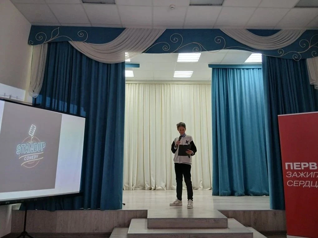 ✨🎤«Стендап в стенах школы: ребята доказали, что юмор — это серьёзно»🎤✨