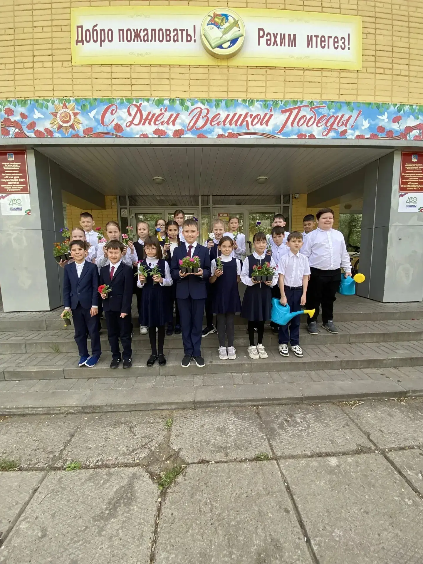 🌸 Сегодняшнее утро для учащихся 2Б, 3А и 3В классов началось особенно красиво и душевн...