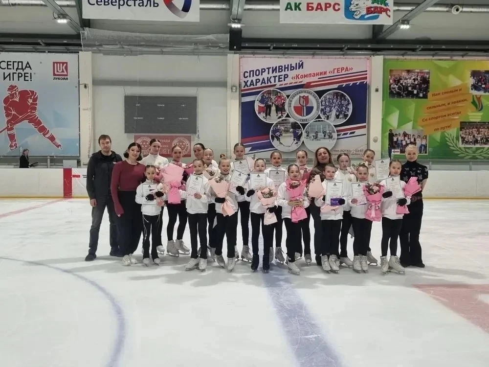 ⛸ Ледовая симфония Победы: Фигуристы СШ №1 покорили сердца зрителей!