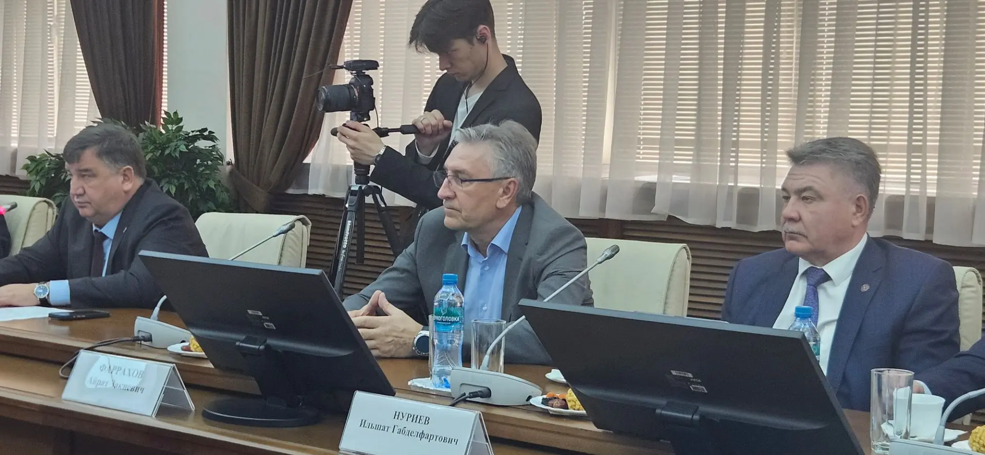 Принял участие в заседании Совета ректоров (СР) вузов Татарстана.