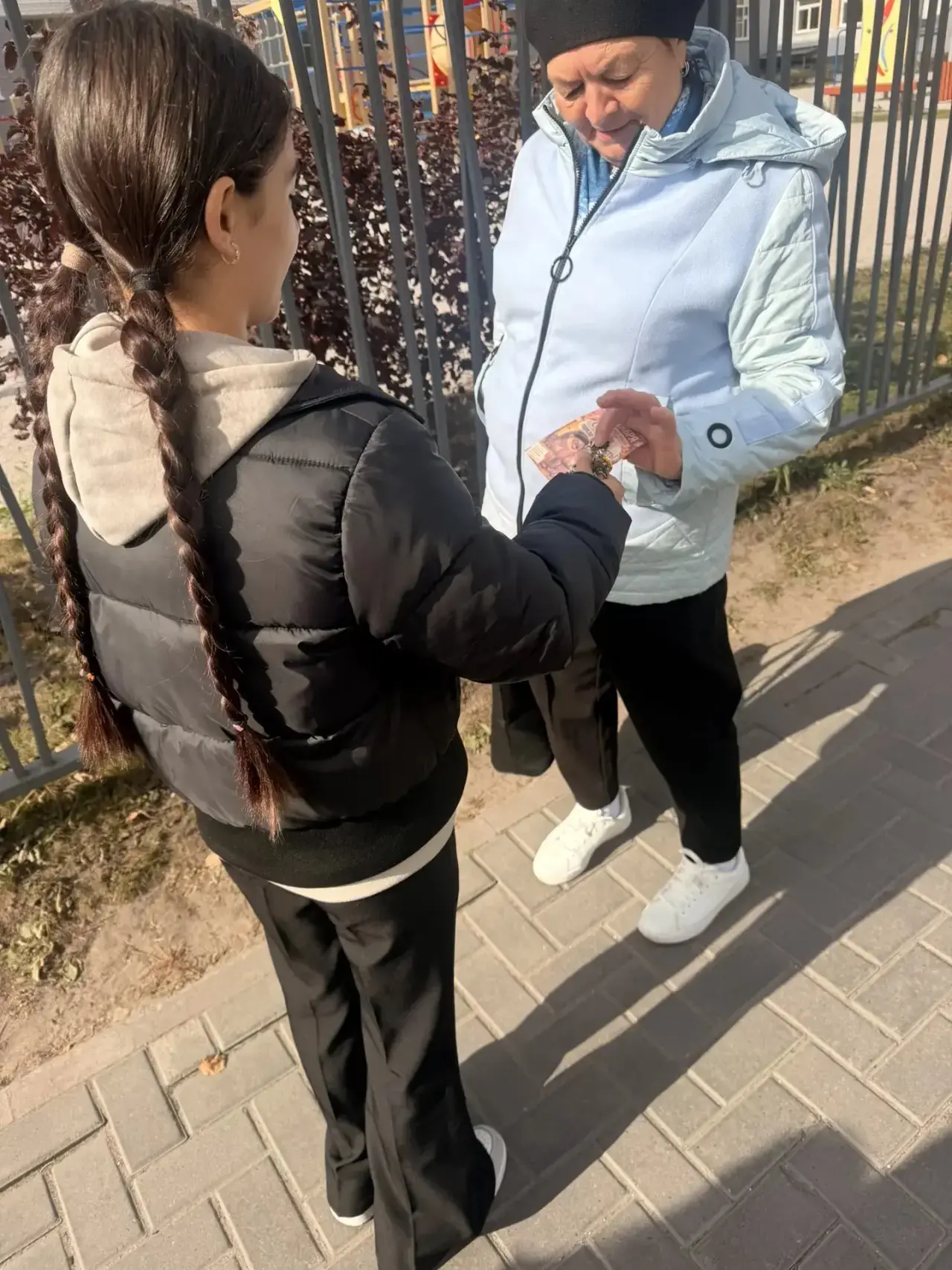 1 октября наш актив школы вышел за пределы привычных коридоров и устроил на улицах горо...