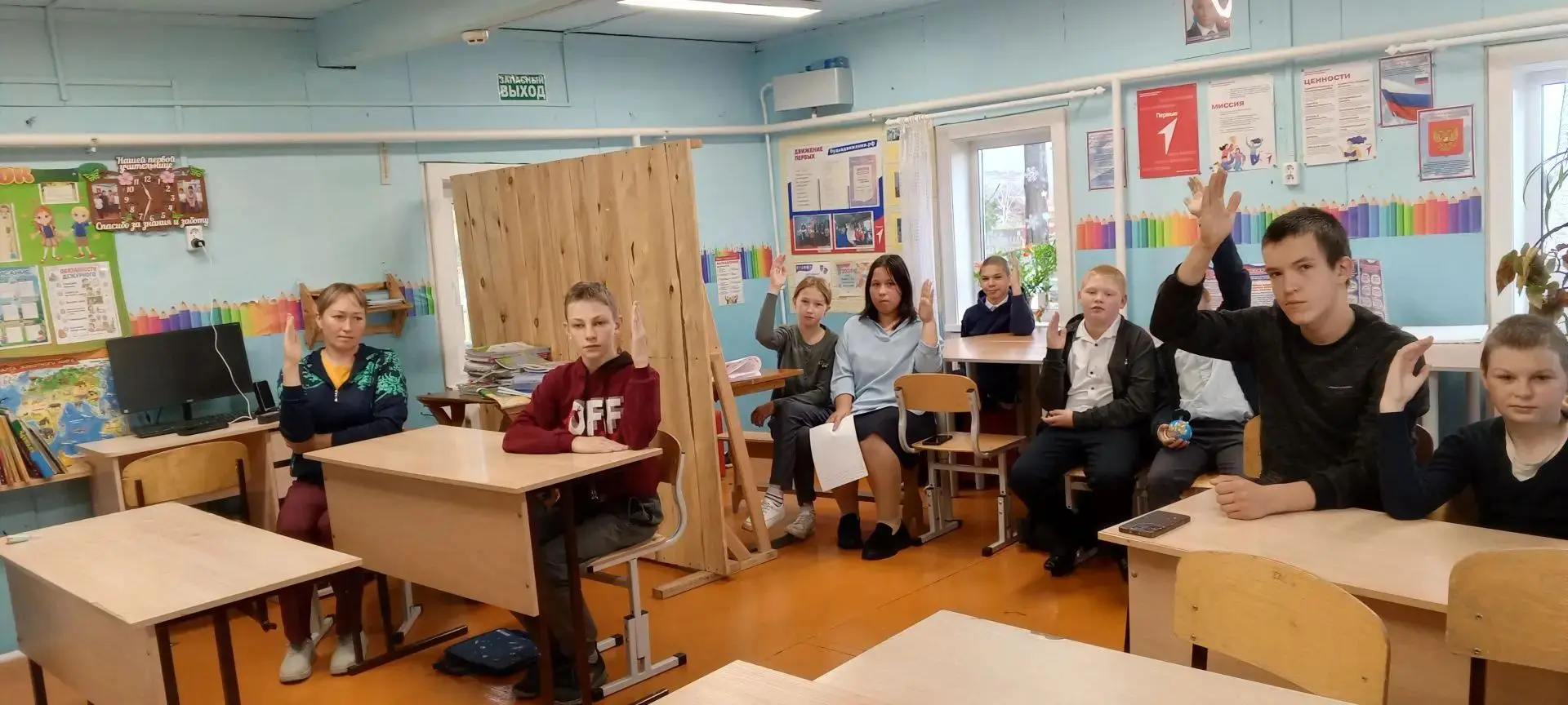 Пока вся страна выбирает будущее, у нас в школе произошло не менее важное событие — сос...