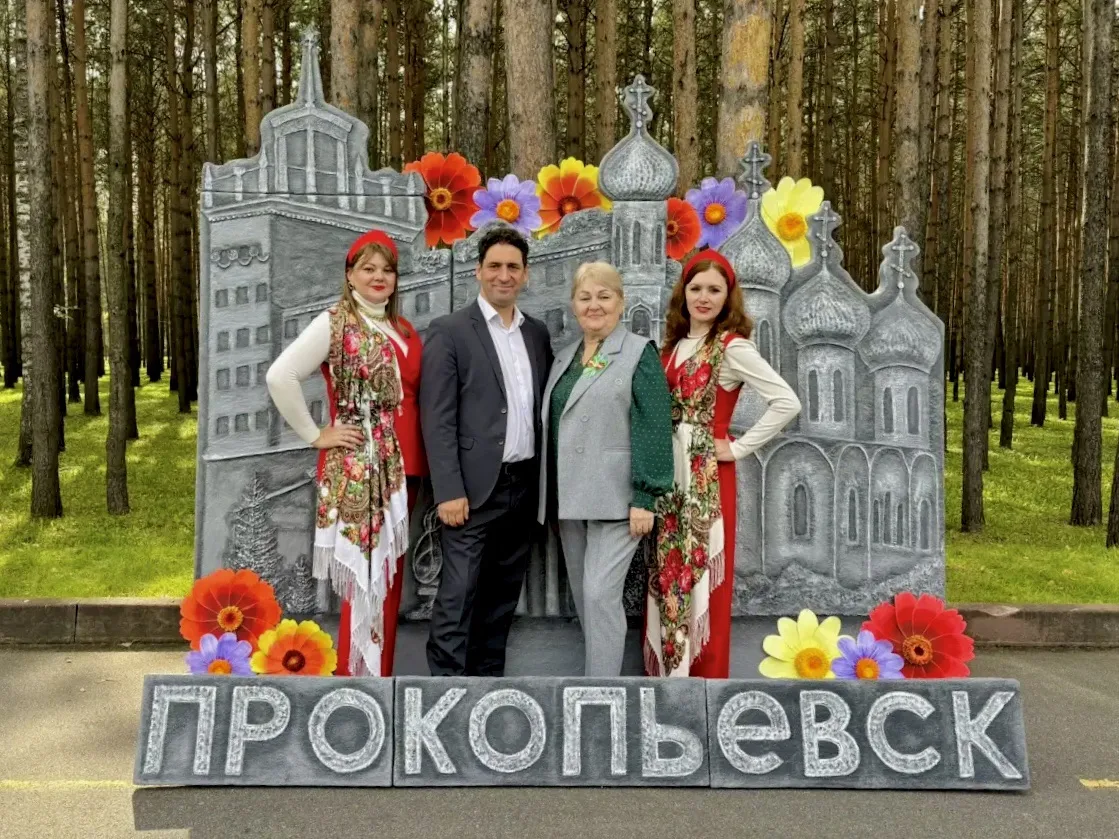 🎭 «Прокопьевский Арабат» вновь собрал друзей. Дворец культуры «Красная Горка» принял в...