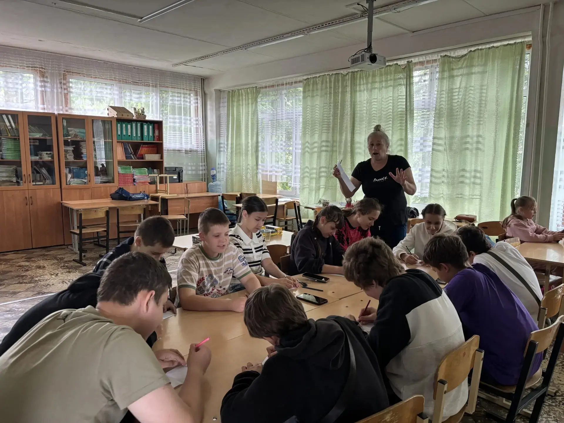День в лагере выдался невероятно насыщенным и веселым. Была проведена беседа о профессии пожарного, 