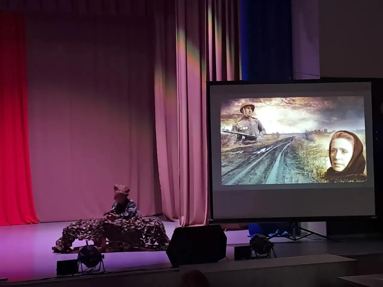 «Верить и ждать»

Школьный театр МБОУ ООШ 26 🎭«Первый ряд» принял участие в концерте, посвящённом Д