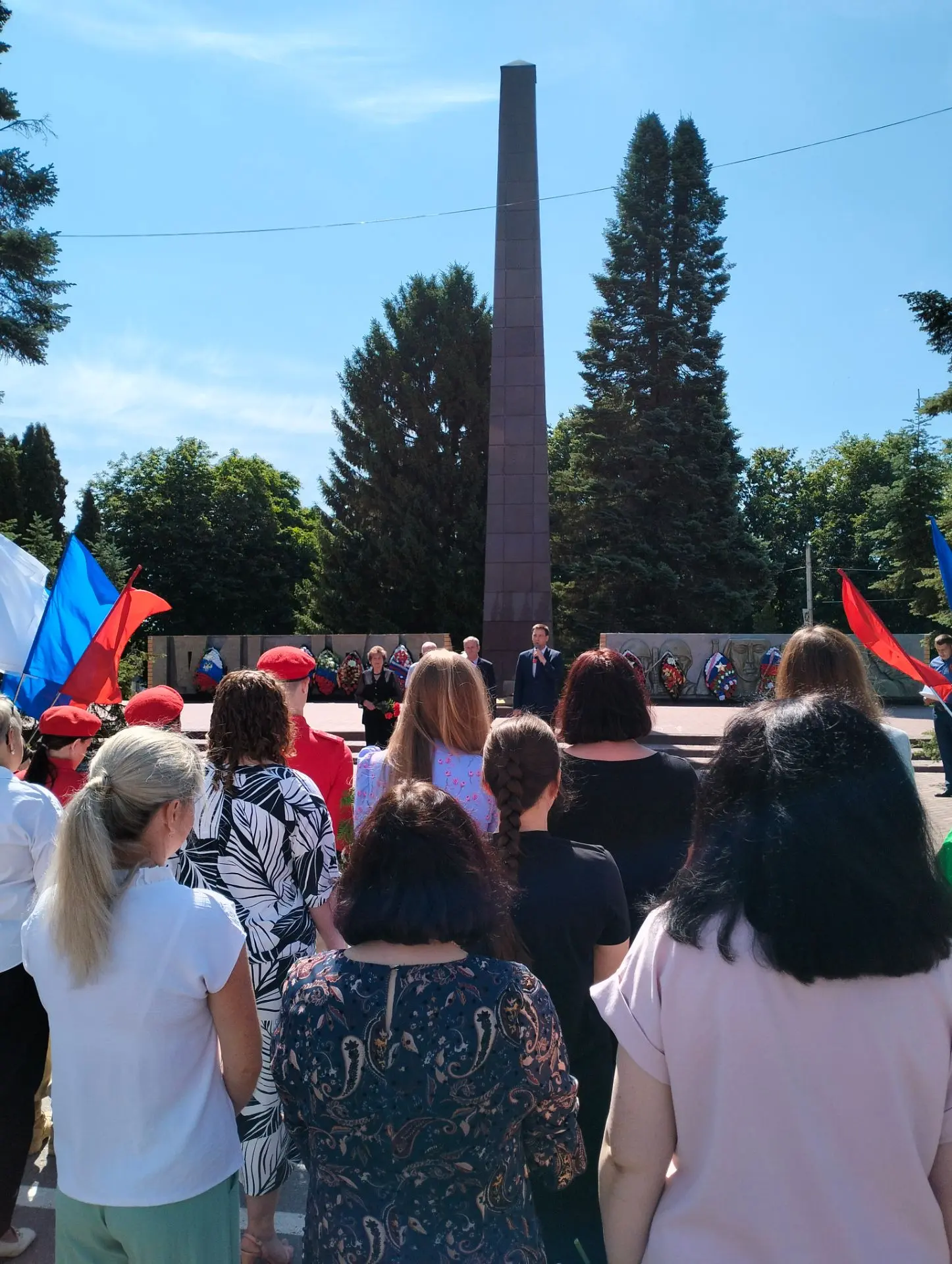 Делегация МБОУ СОШ с. Стегаловка приняла участие в митинге, посвящённом Дню памяти и скорби.

Сегодн