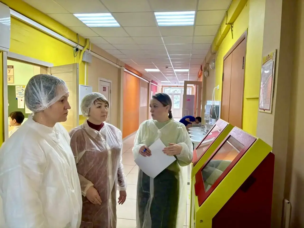 В чебоксарских школах и детских садах продолжается проведение родительского контроля за организацией