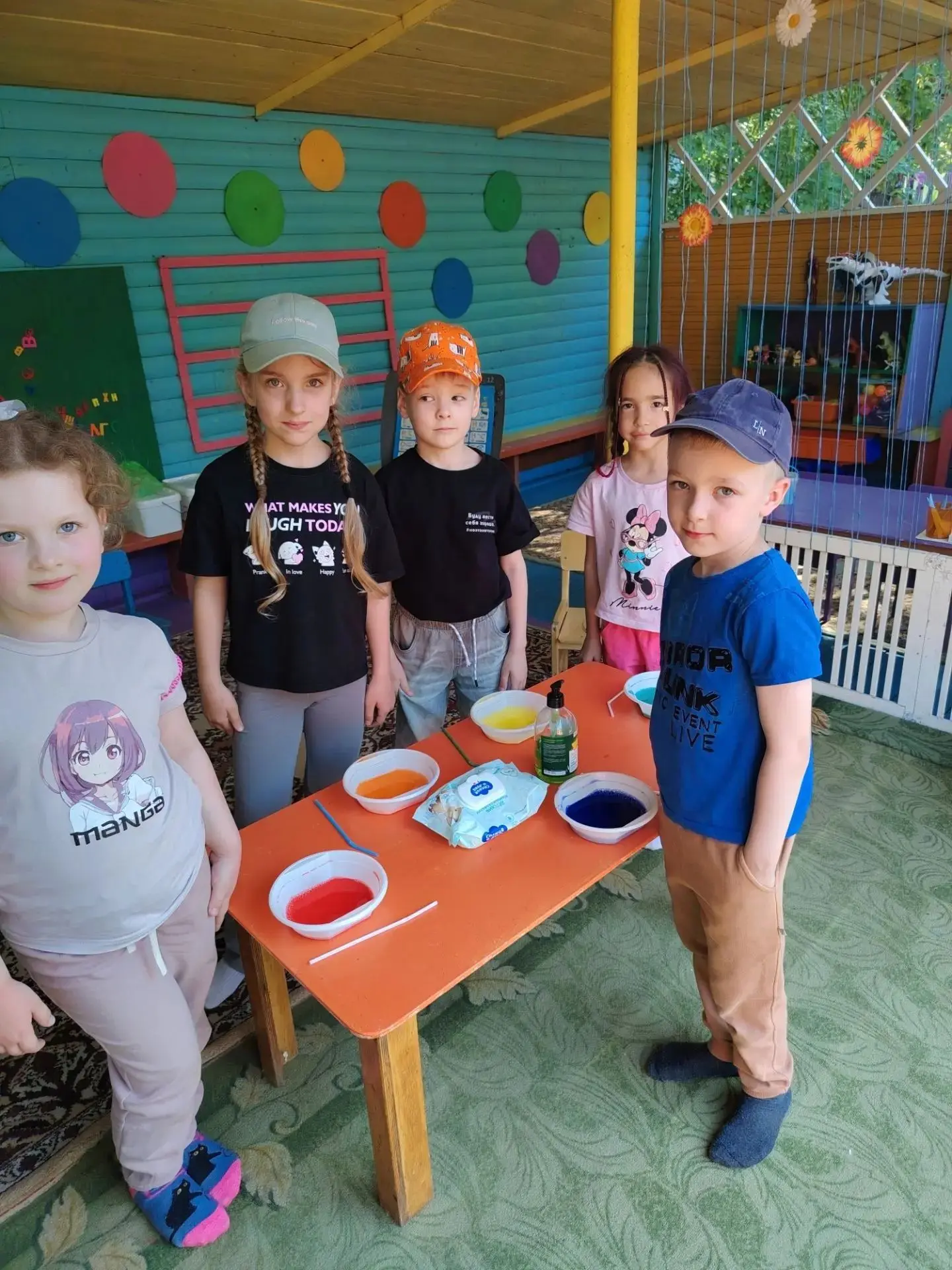 🧪✨ Опытно‑экспериментальная деятельность в старшей группе: цветные мыльные пузыри на свежем воздухе