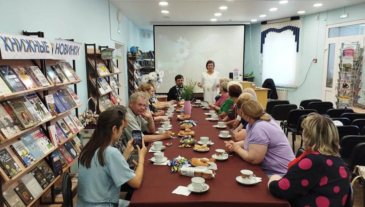 Семья – тепло родного очага
В Пойковской поселенческой библиотеке «Наследие», в День любви, семьи и 