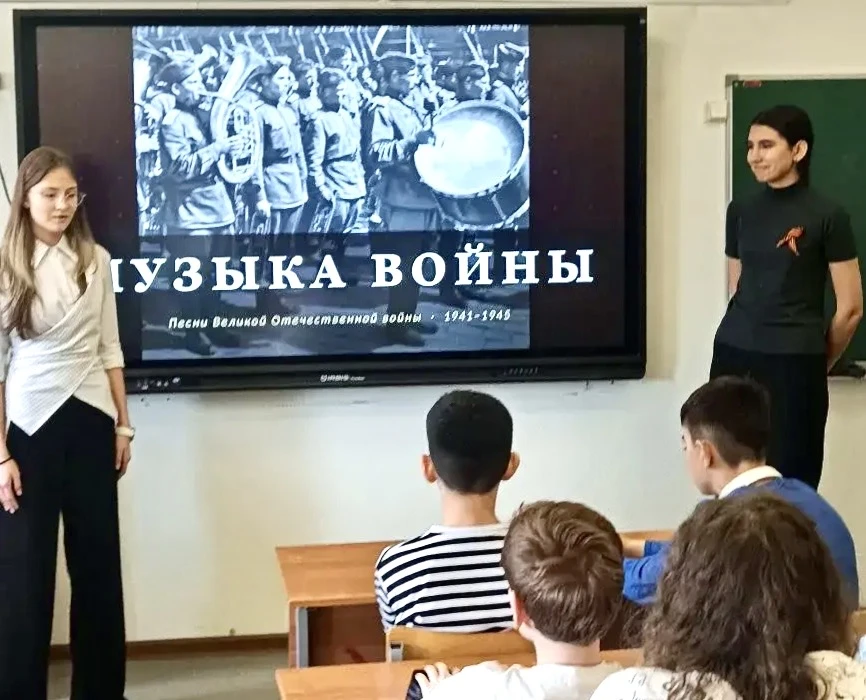 ИСТОРИЧЕСКАЯ ПАМЯТЬ 🗓️ С 5 по 7 мая ученики 5-6 классов корпуса на #Белозерская12 на переменах путеш