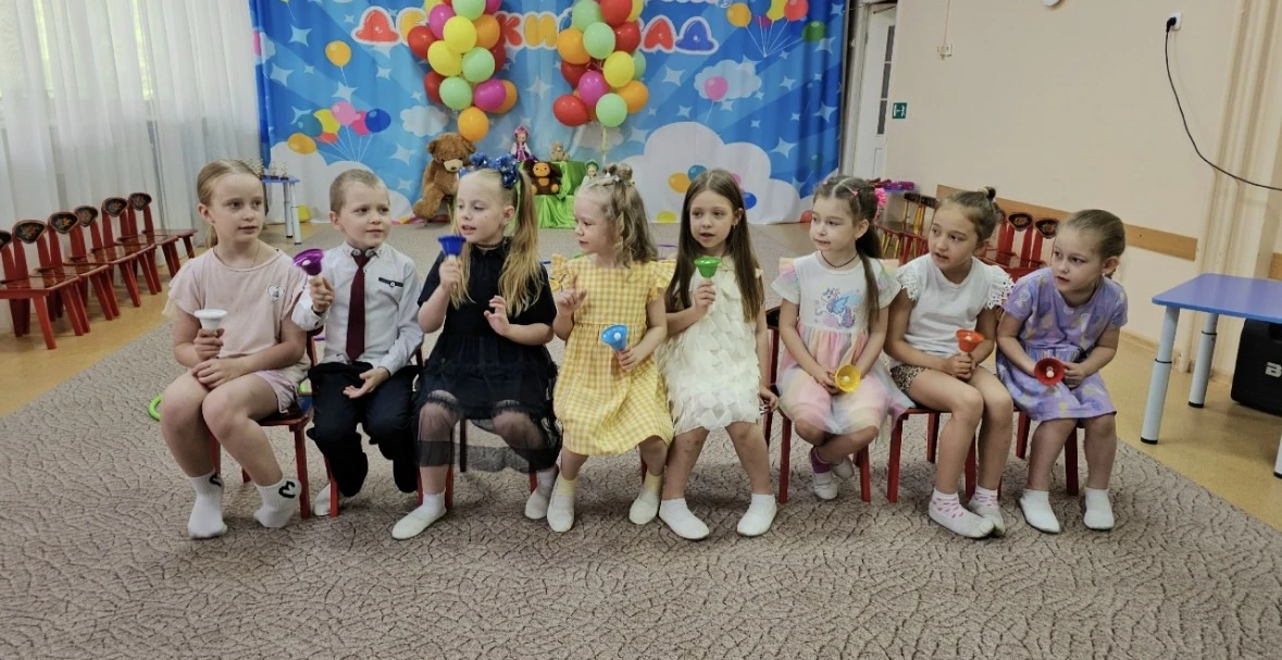 Поздравляем ансамбль "Звонкие нотки" с окончанием учебного года!!! 👏💐