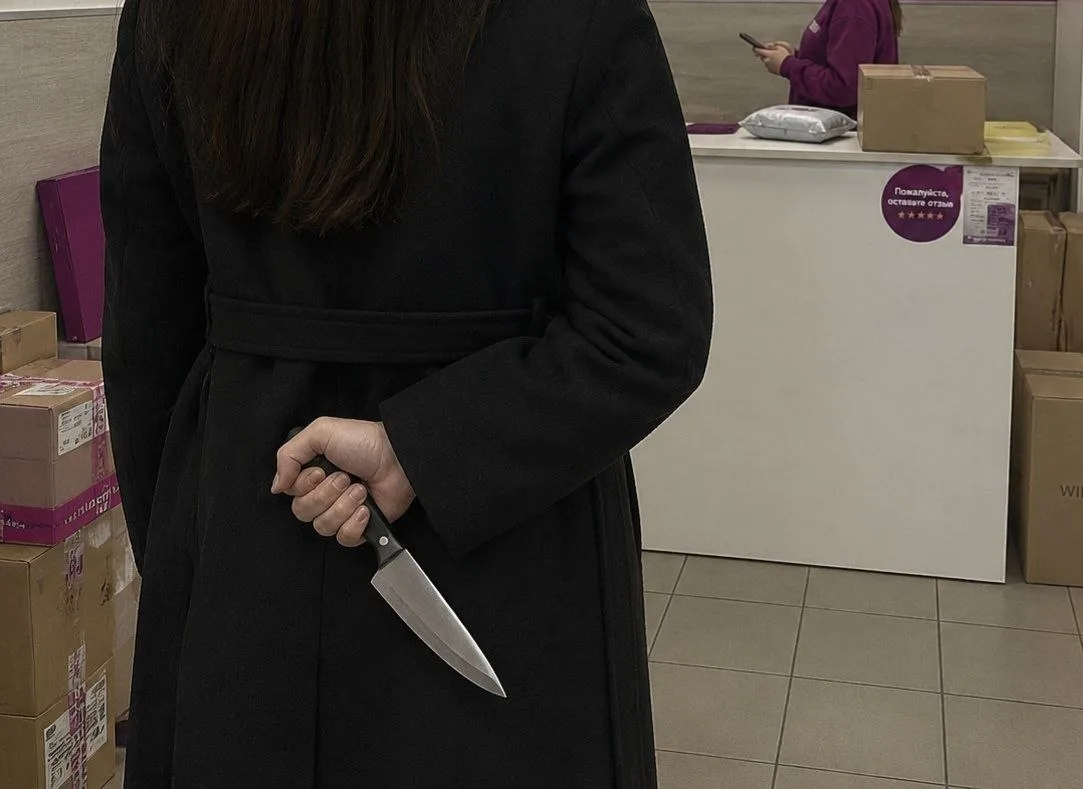 Мать изрезала ножом своего сына-подростка в одном из ПВЗ на севере Санкт-Петербурга.