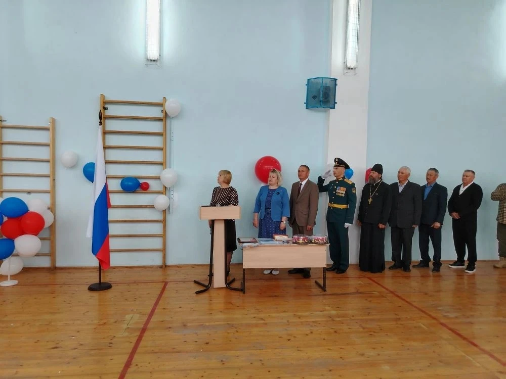 🇷🇺Для выпускников 👫школы прозвенел Последний звонок💫🔔🎊