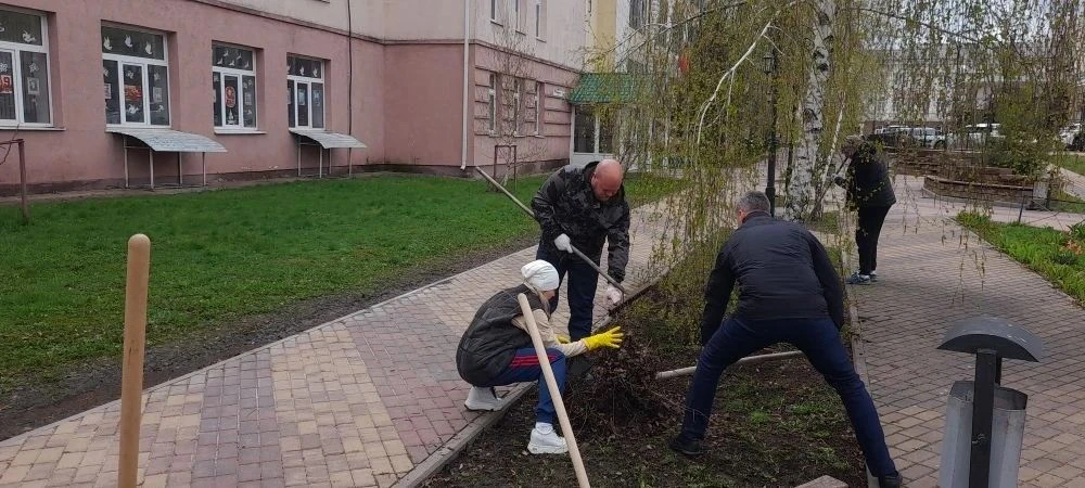 💪🏆 Чистота — залог побед!

Сотрудники спортивной школы №1 дружно вышли на Всероссийский субботник.