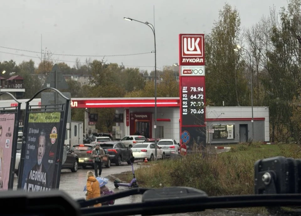 От подписчика: Ну что, заметили? Очереди на заправках в Нижнем куда-то испарились! Прям...