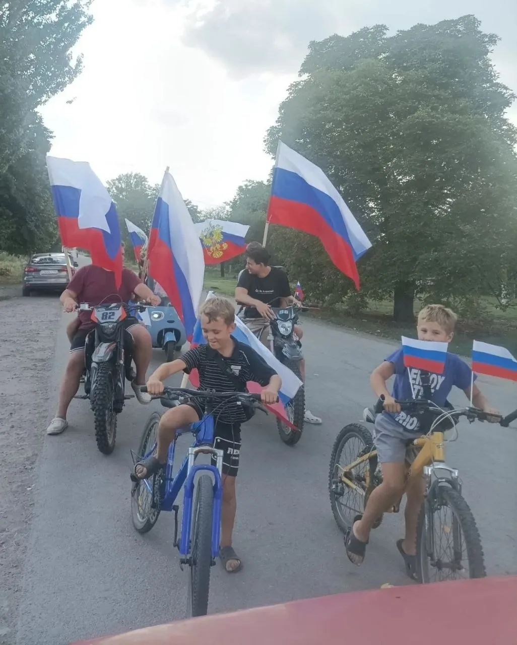 В Тельмановском муниципальном округе День Государственного флага России отметили яркими...