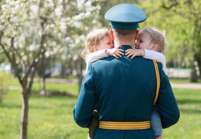 ☑️ В Госдуме предложили выплачивать детские пособия семьям всех категорий военнослужащих.  Депутаты 