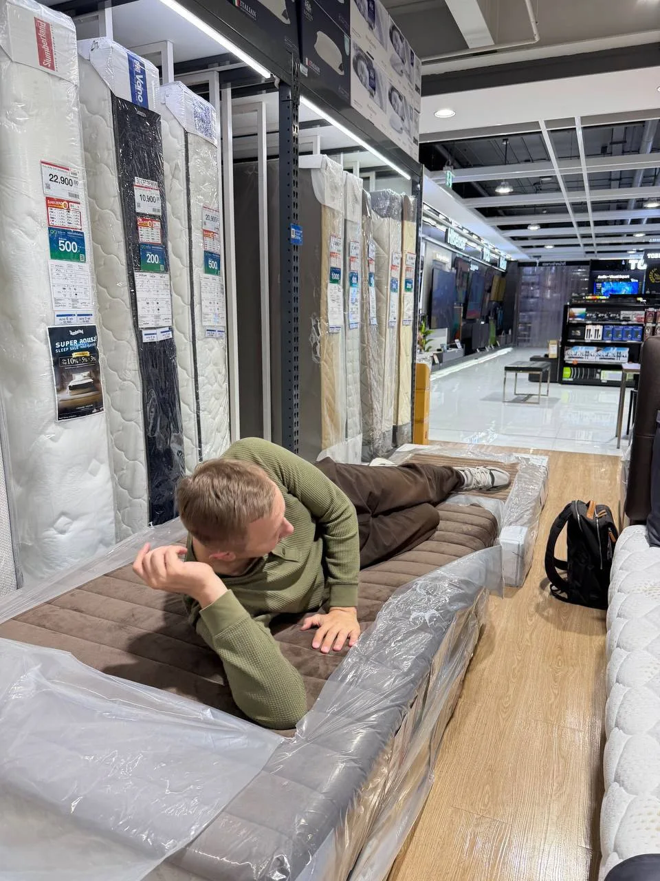 Поздравьте нас — новый матрас куплен!! Спустя месяц раздельного сна скоро вернемся в об...