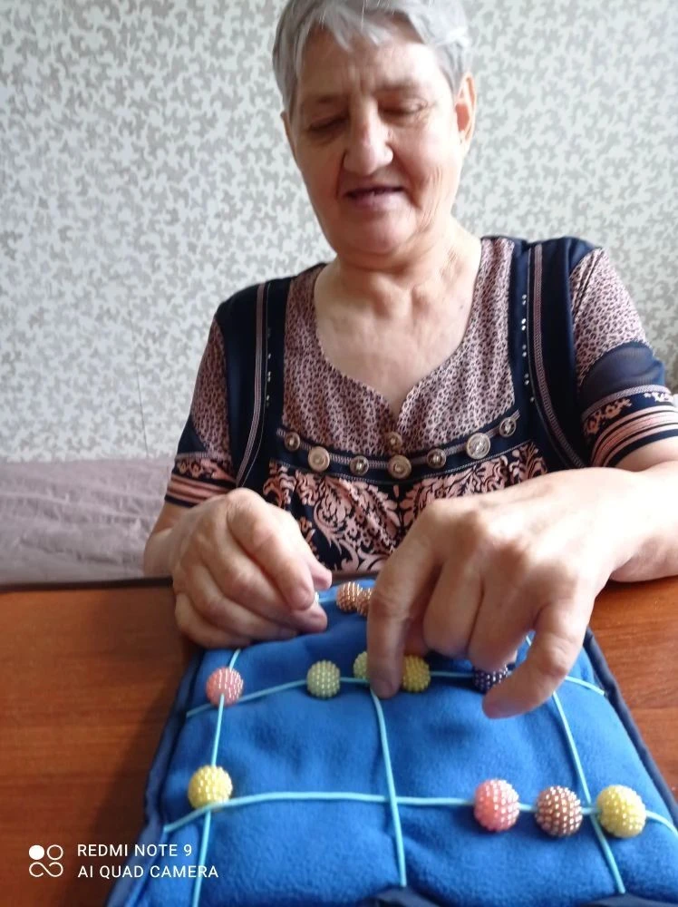 Психолог Светлана Лаврентьева  на своих индивидуальных занятиях использует тактильную к...