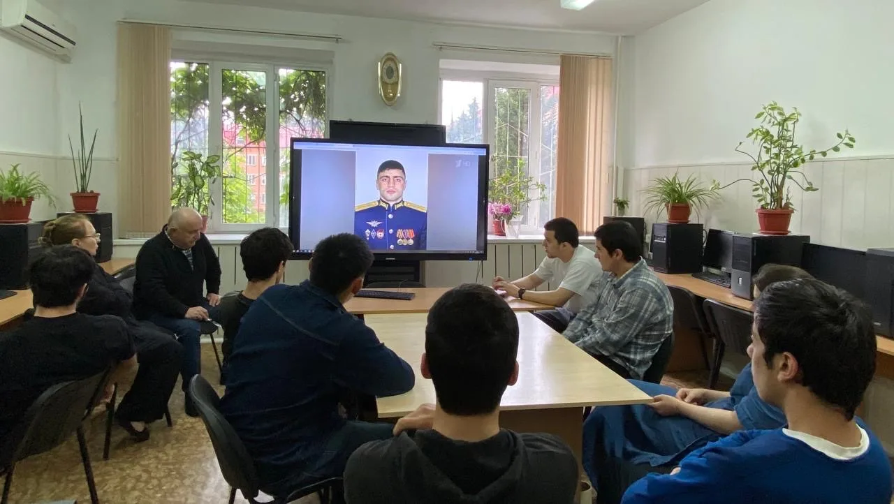 Патриотический проект «Живой карандаш» объединил студентов архитектурно-строительного ф...