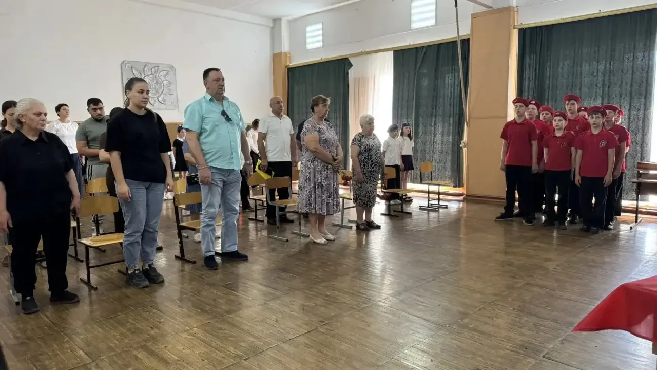 🇷🇺 В МБОУСОШ №17 ОТКРЫЛИ «ПАРТЫ ГЕРОЕВ» В ПРЕДДВЕРИИ ДНЯ РОССИИ 🇷🇺

Торжественное мероприятие в 