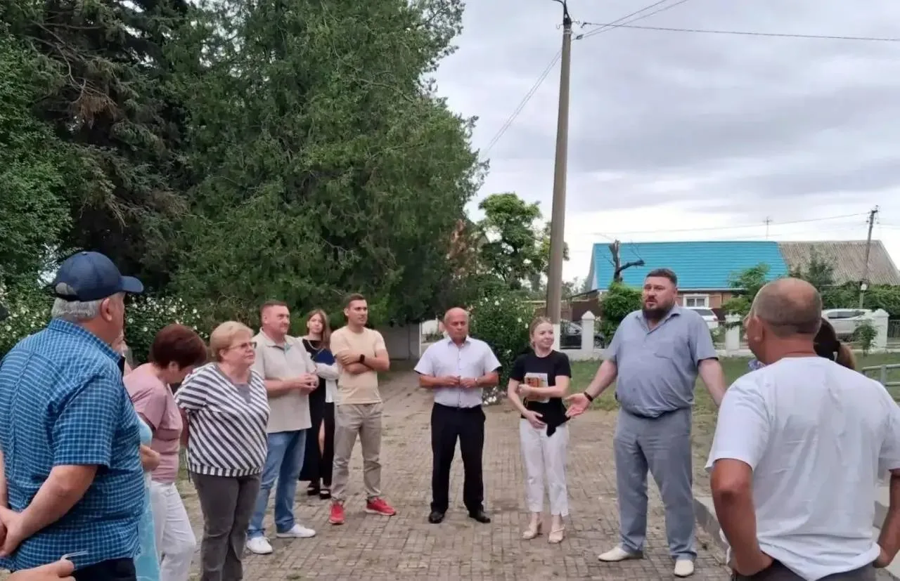 Глава Ейска встретился с жителями поселка Краснофлотский

Денис Квитовский приехал к людям, чтобы на