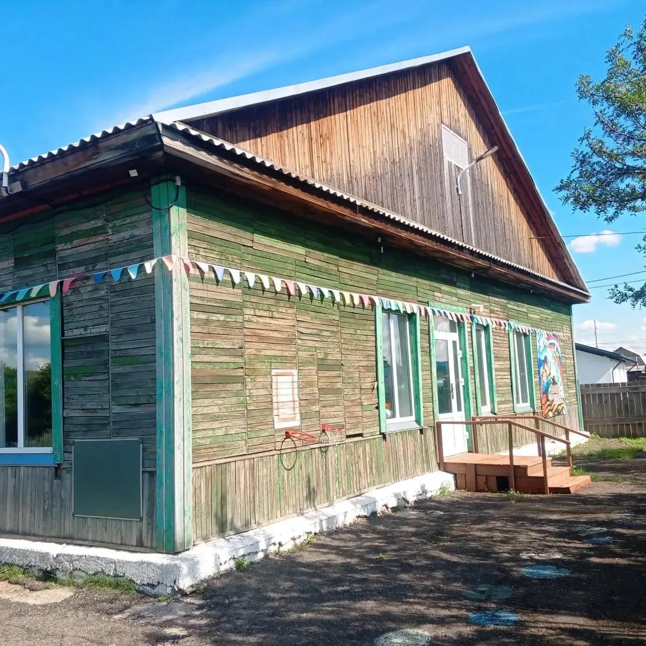 В селе Дрокино принято решение о выводе из эксплуатации корпуса детского сада, располож...