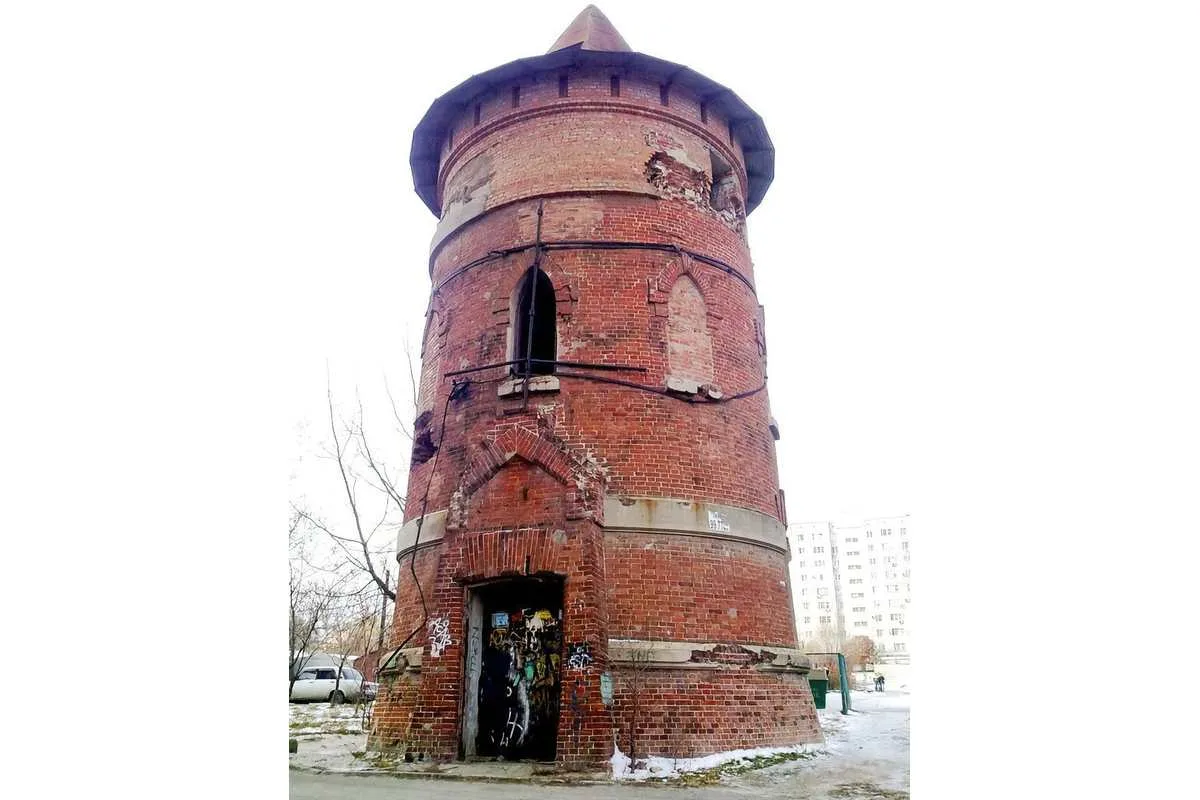 🏛 В Волгограде выставили на продажу старейшую водонапорную башню!