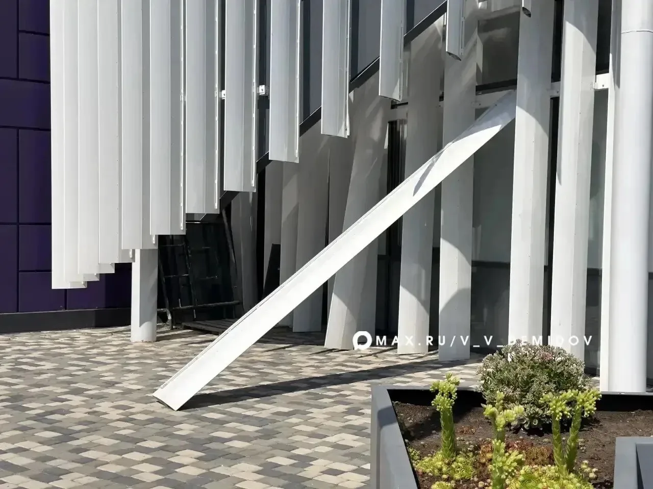 Мэр Демидов показал повреждения спортивного центра «Сирень» на Мокроусова в результате ...