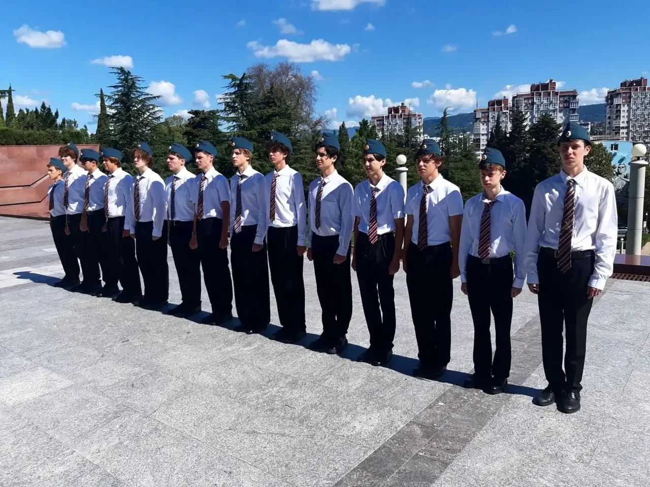 🎖️ После успешного прохождения инструктажа по несению почетной Вахты Памяти  учащиеся ...