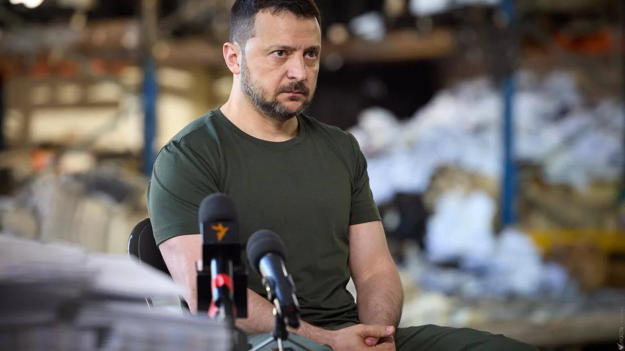 Зеленский заявил, что Украина усилит удары по российским НПЗ в ответ на новые масштабны...