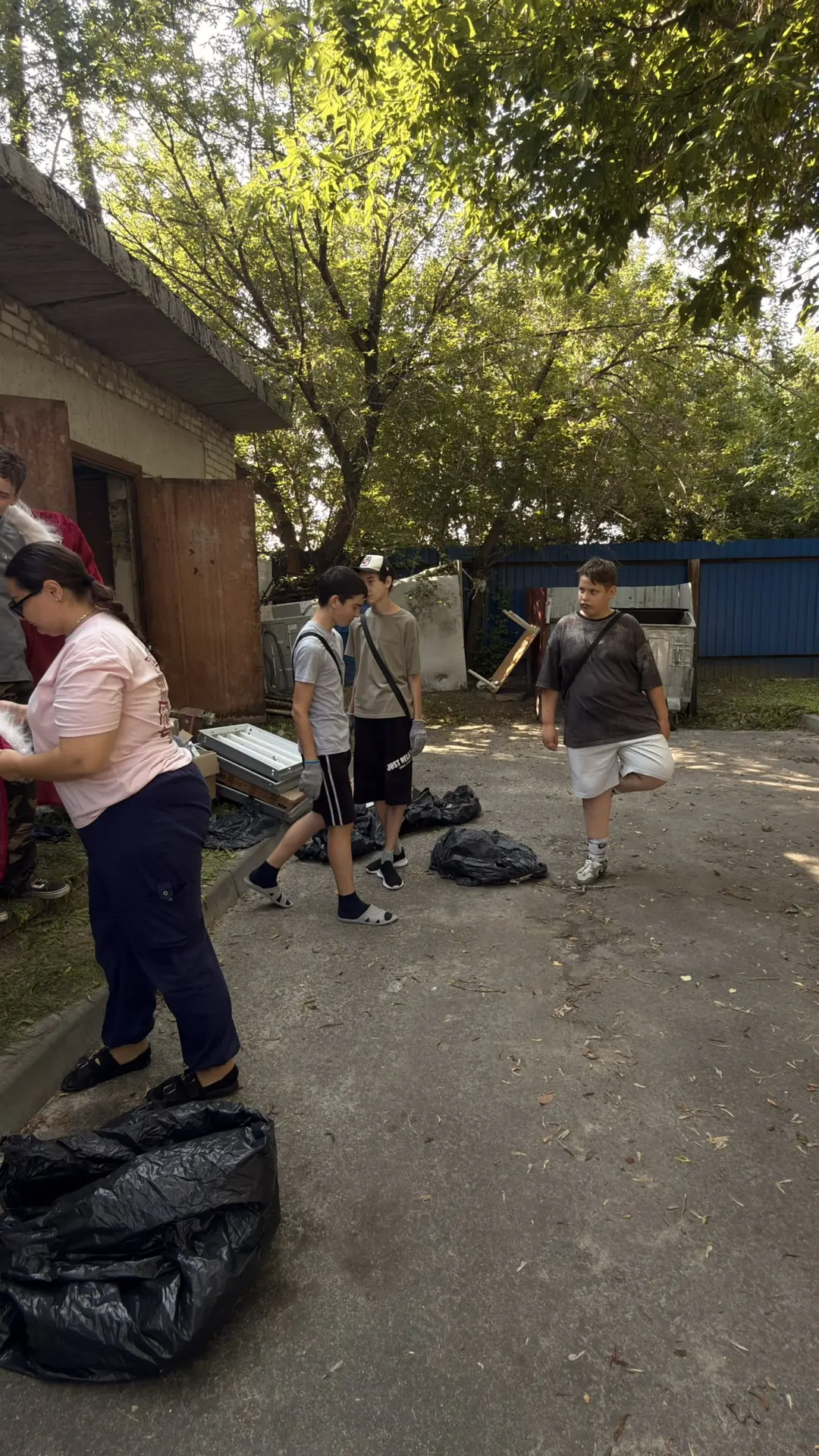 Когда кладовка превращается в портал в сказку ✨

Сегодня наша трудовая бригада МАОУ Яровской СОШ сов