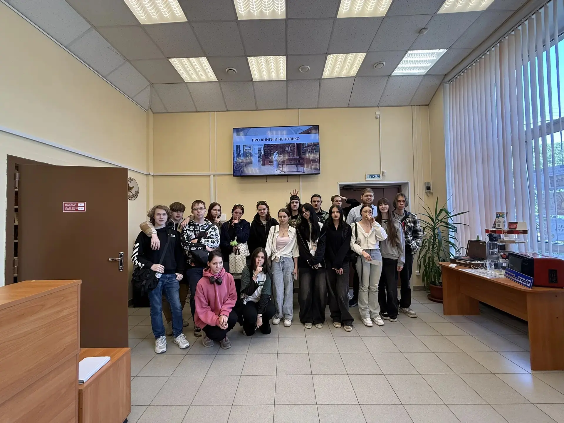 Наши студенты с площадки Литовская вместе с мастером производственного обучения Снегиревой Валентино