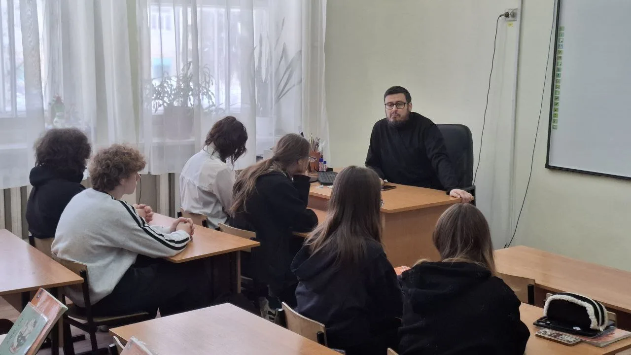 Сегодня на встрече клирика Храма Св. Апостолов Петра и Павла иереем Евгением (Дорофеевым) с обучающи