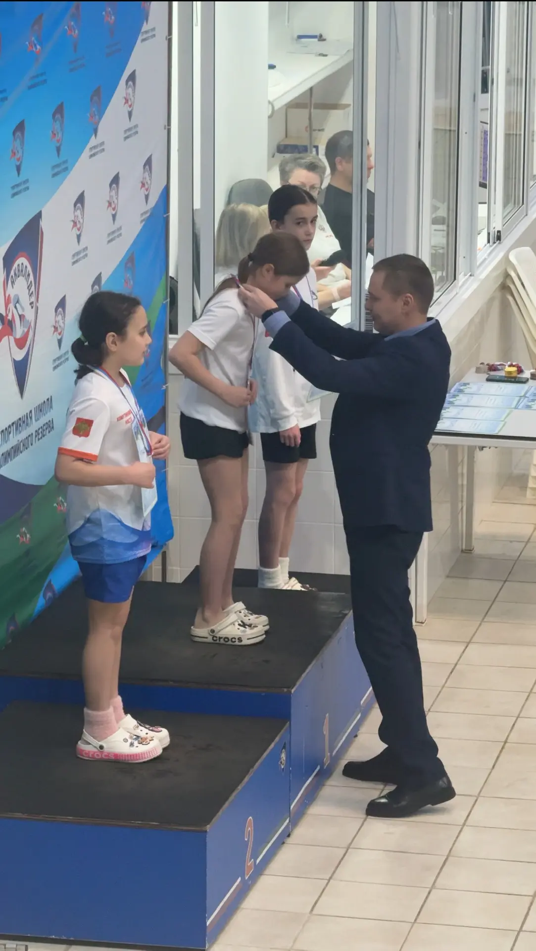 Сегодня наша спортивная школа принимает городские соревнования по плаванию «День комплексиста»! 🏊‍♂