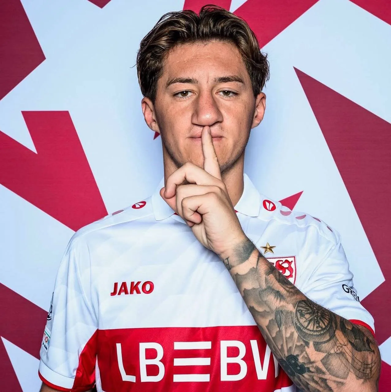 🇩🇪 Fussball-News | «Барселона» внимательно следит за полузащитником «Штутгарта» Андже...
