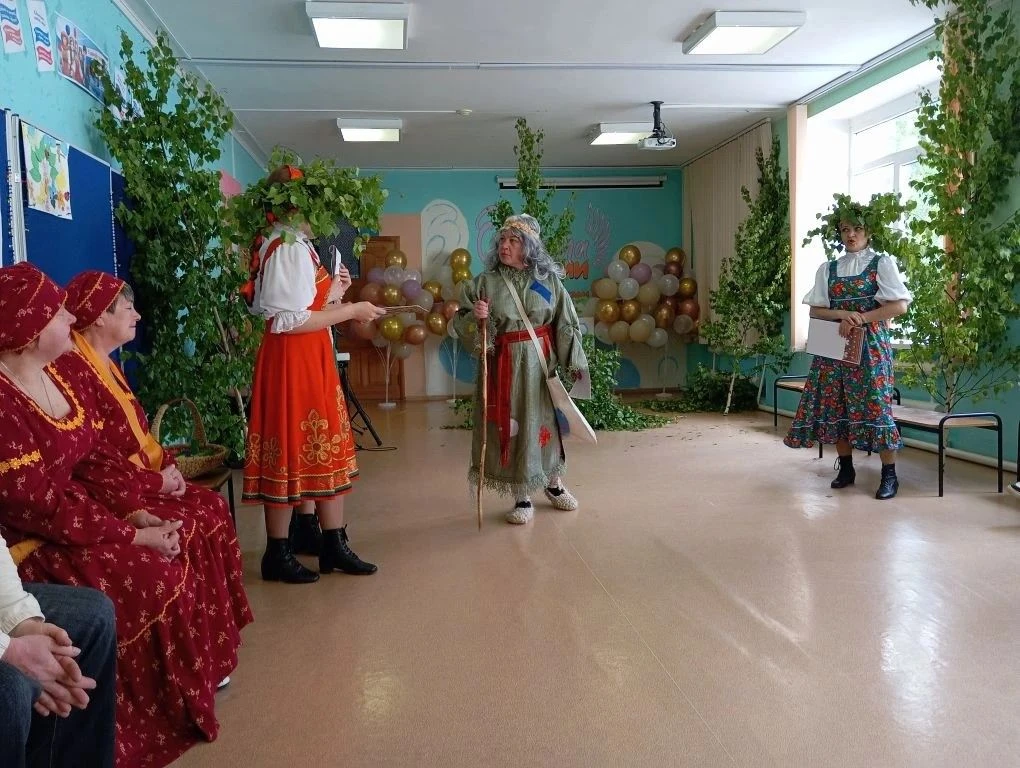 Троица светлая, тёплая, летняя: как в Думиничах и Хотьково народ гулял!