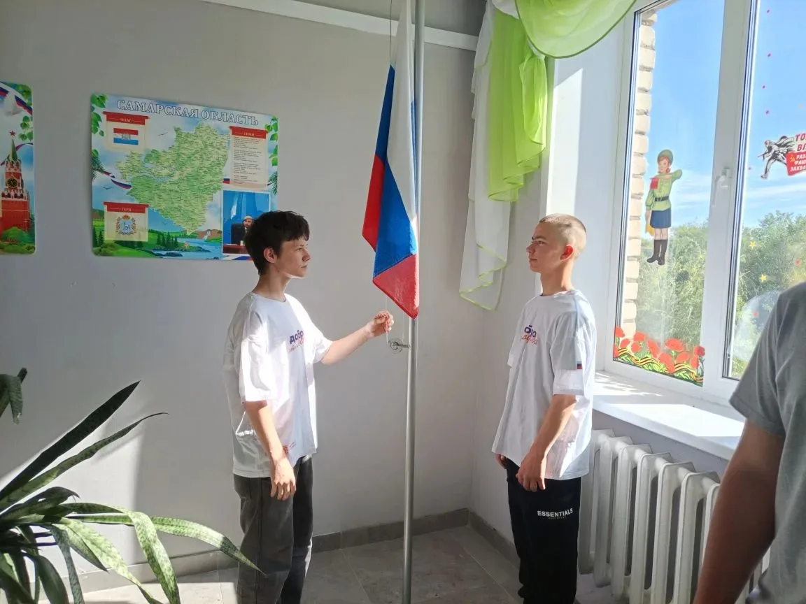 💥Торжественная линейка в Алексеевском государственном техникуме: равнение на флаг и за...