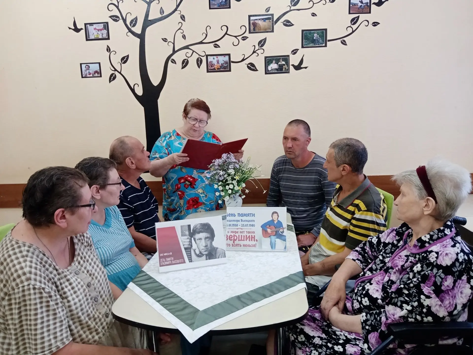 ПАМЯТИ ВЫСОЦКОГО
Ежегодно 25 июля отмечается день памяти Владимира Высоцкого. В зале Новлянского дом