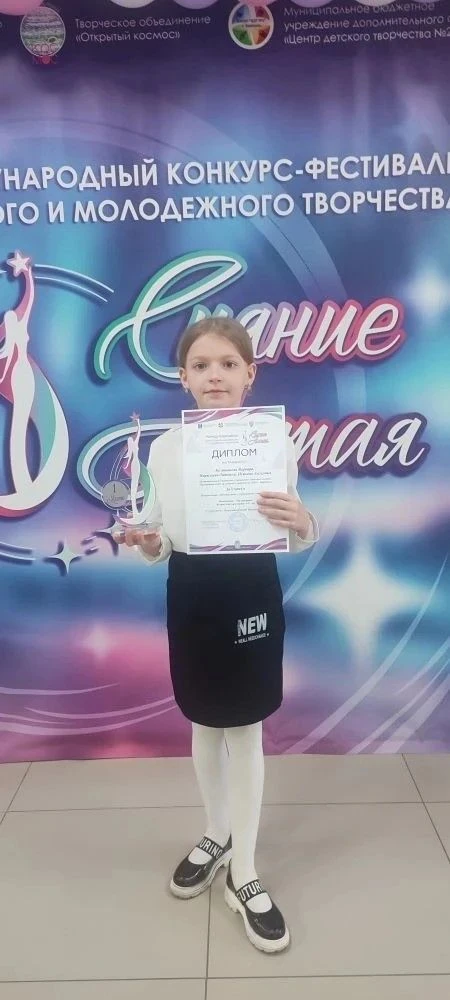 Продолжаем рубрику "Наши таланты" 💫 Исакова Ангелина, ученица 3Б класса, очень любит заниматься разн